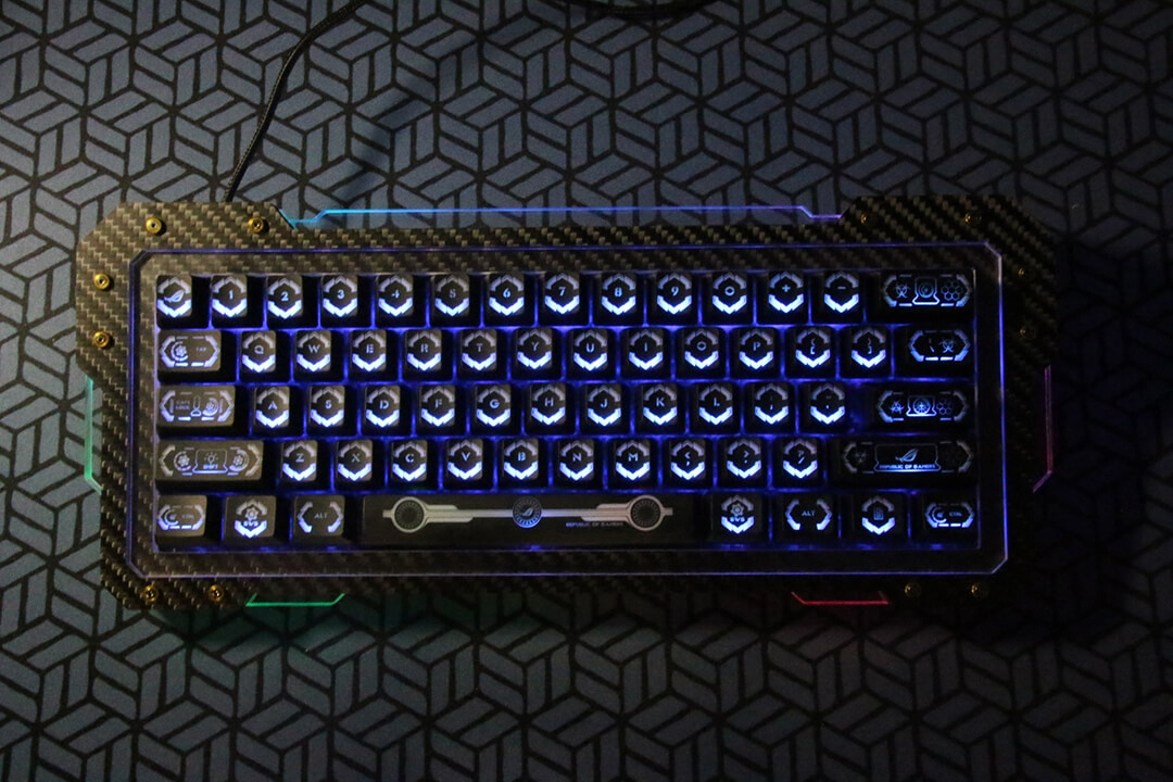 carbon fiber mechanical keyboard.jpg